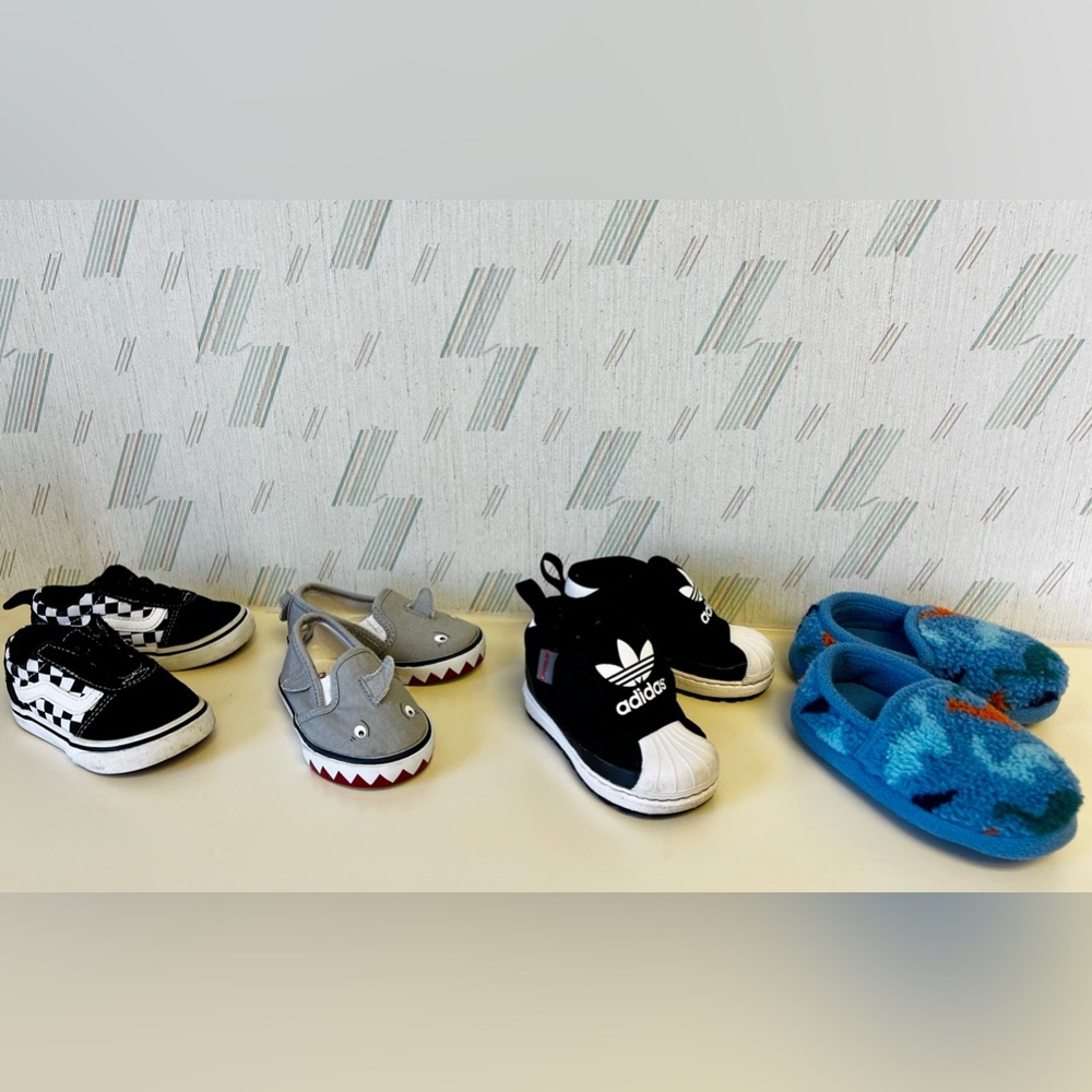 Lot of toddler shoes sneakers size 5